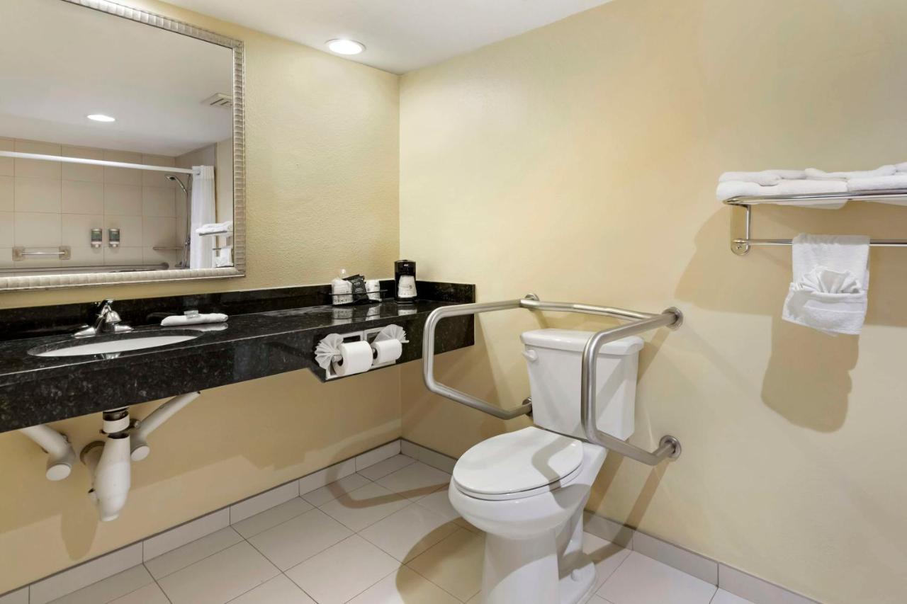 Best Western Mcallen Medical Center Buitenkant foto
